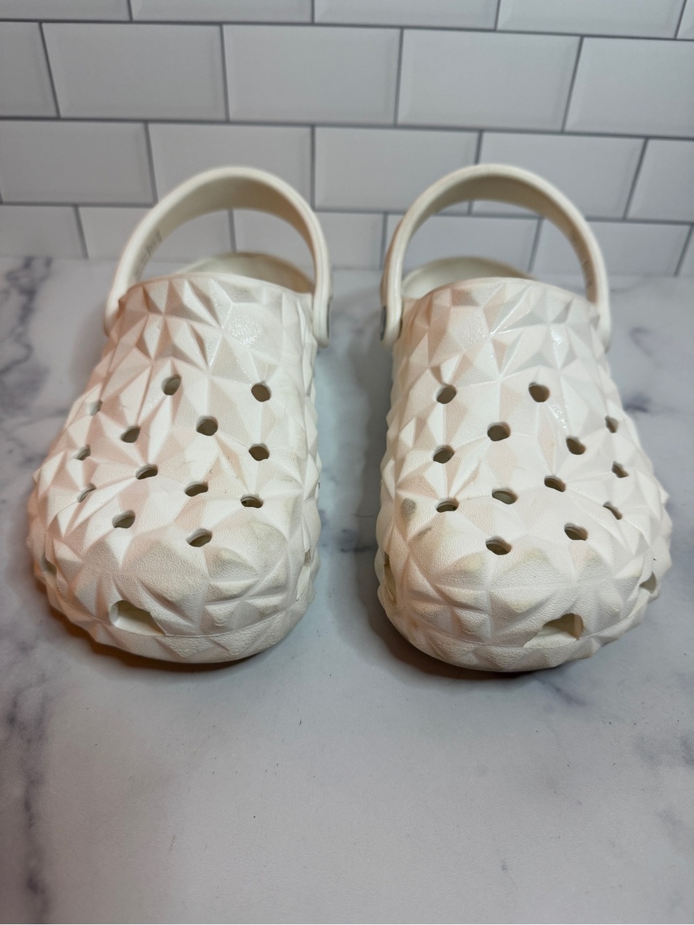 Crocs Classic Geometric Clogs White M5 W7 Textured Faceted Slip On